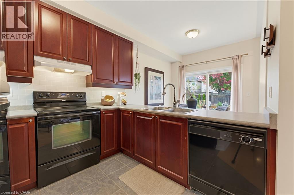 63 GOLDEN IRIS Crescent, Waterdown — photo 7