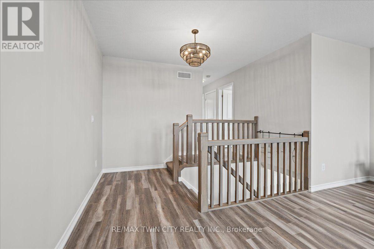 100 Links Crescent North — photo 20