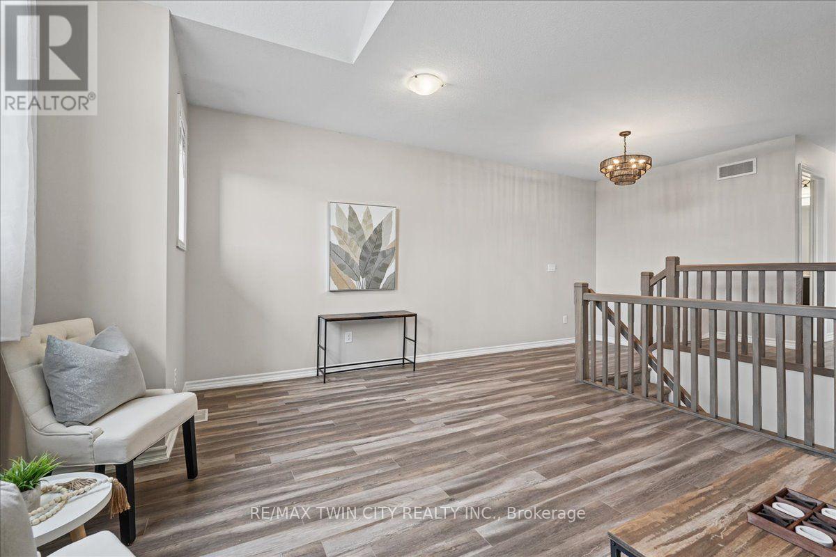 100 Links Crescent North — photo 23