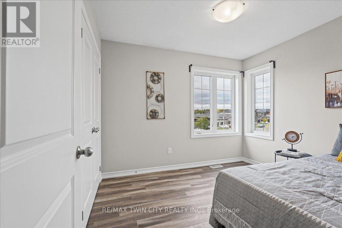 100 Links Crescent North — photo 34