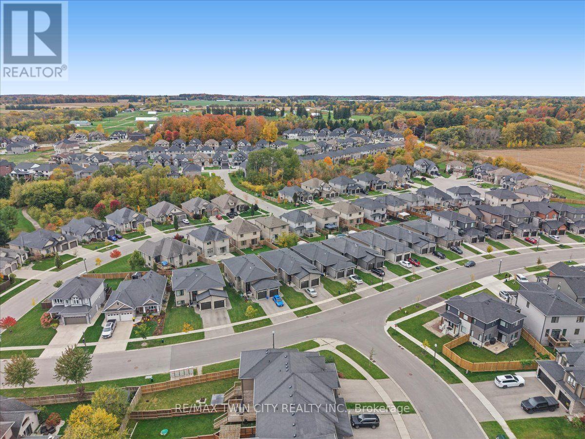 100 Links Crescent North — photo 45