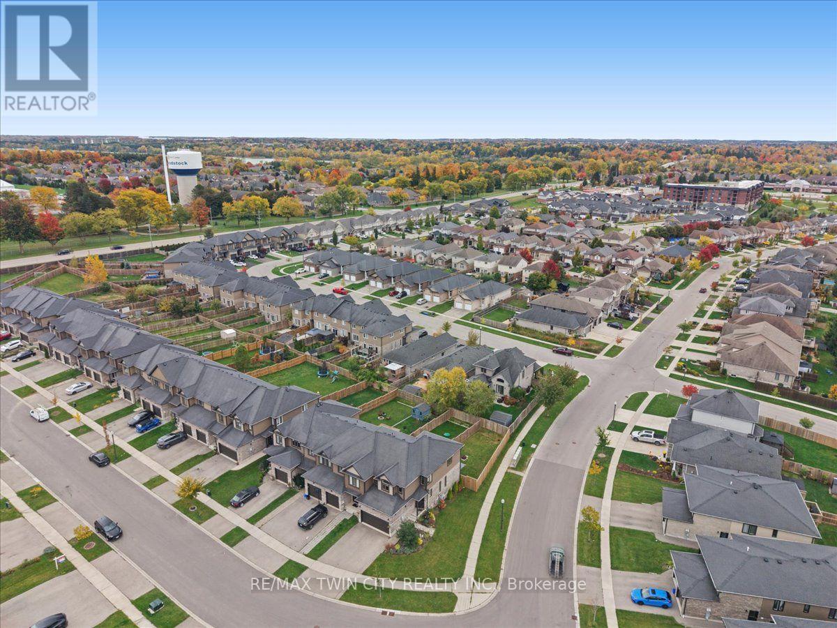 100 Links Crescent North — photo 46