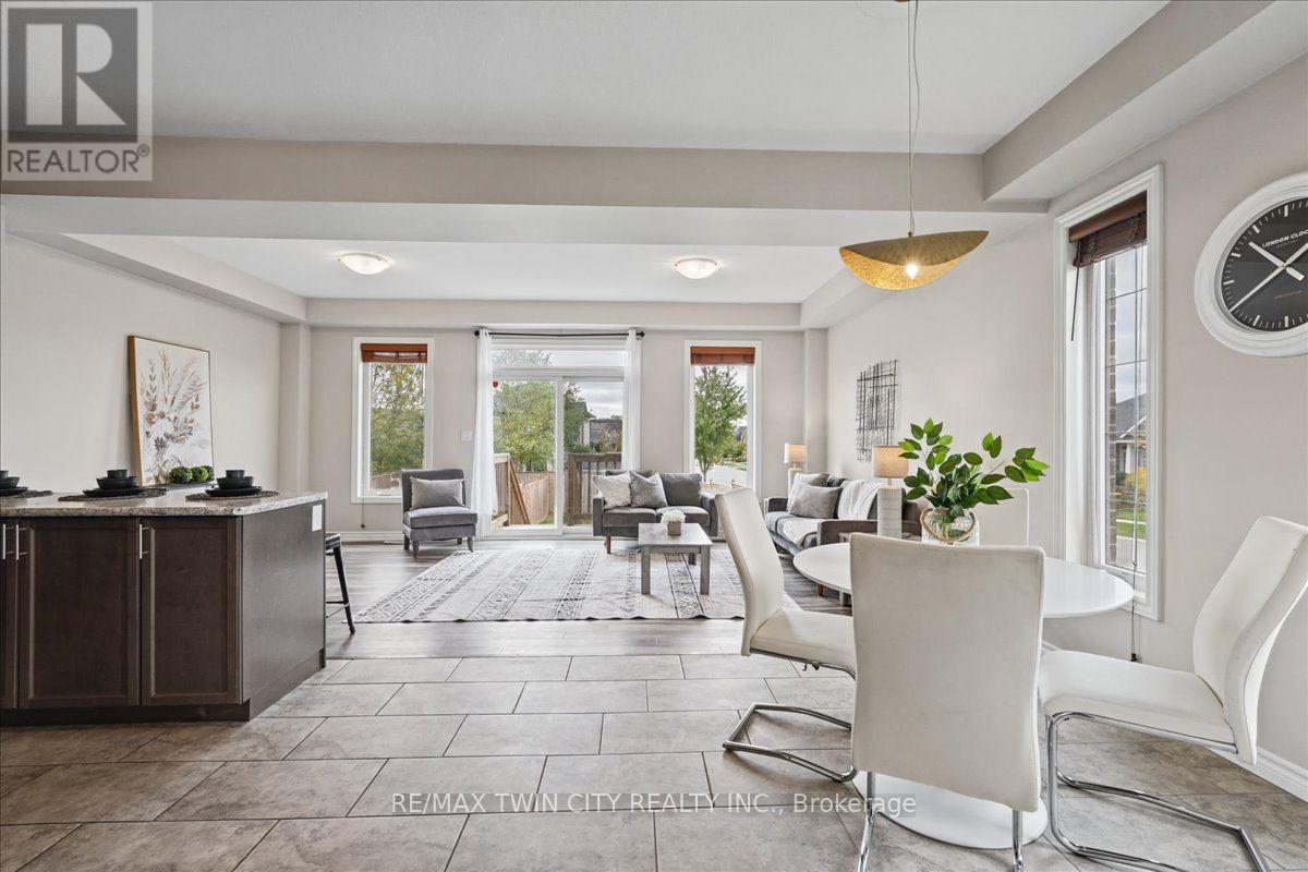 100 LINKS CRESCENT N, Woodstock (Woodstock - North) — photo 5