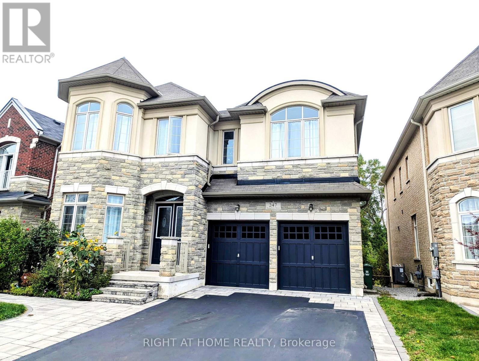 247 HUMPHREY STREET, Hamilton (Waterdown)