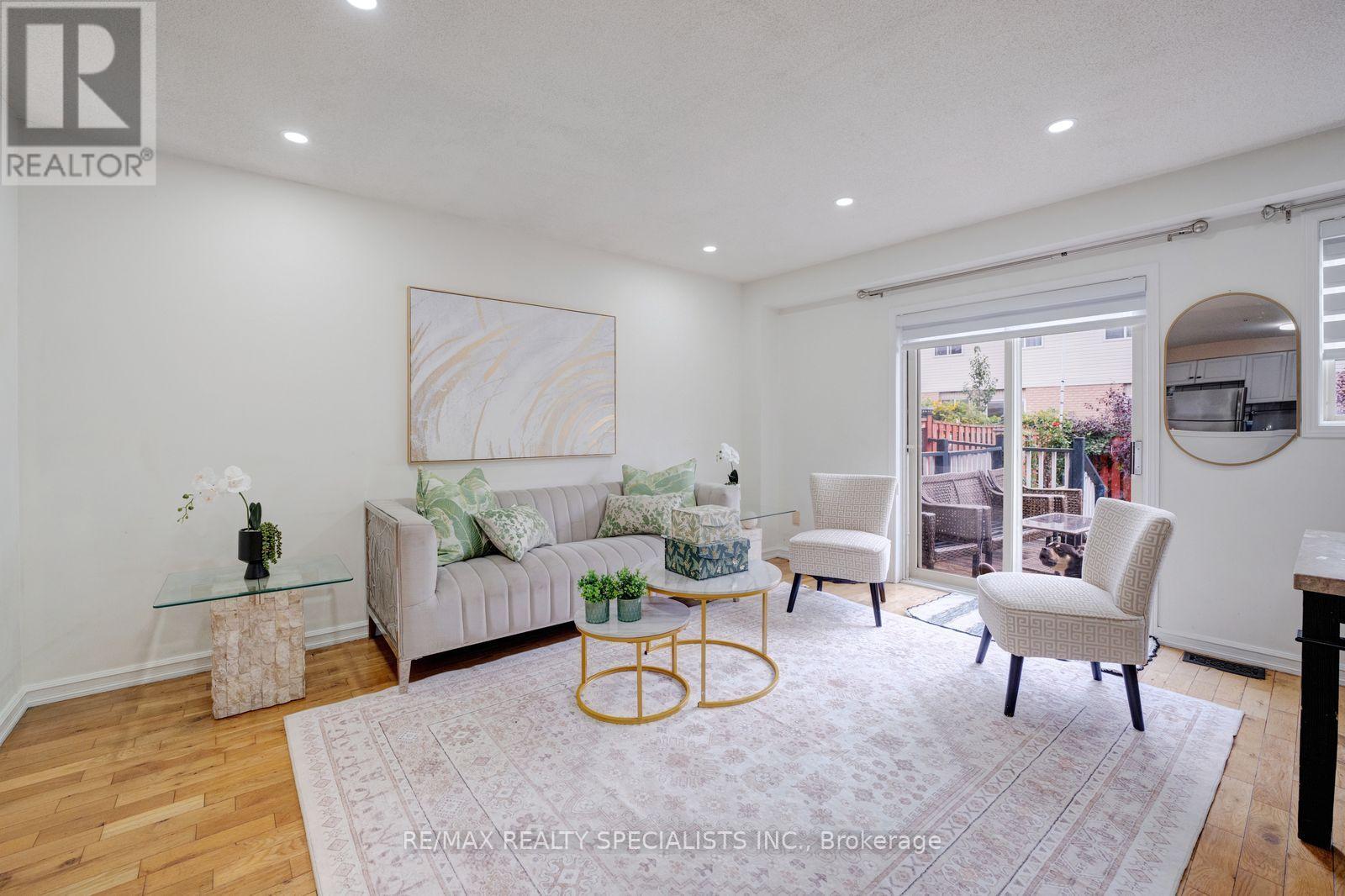 1754 Upper Gage Avenue — photo 13