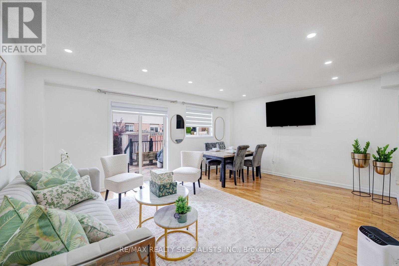 1754 Upper Gage Avenue — photo 15
