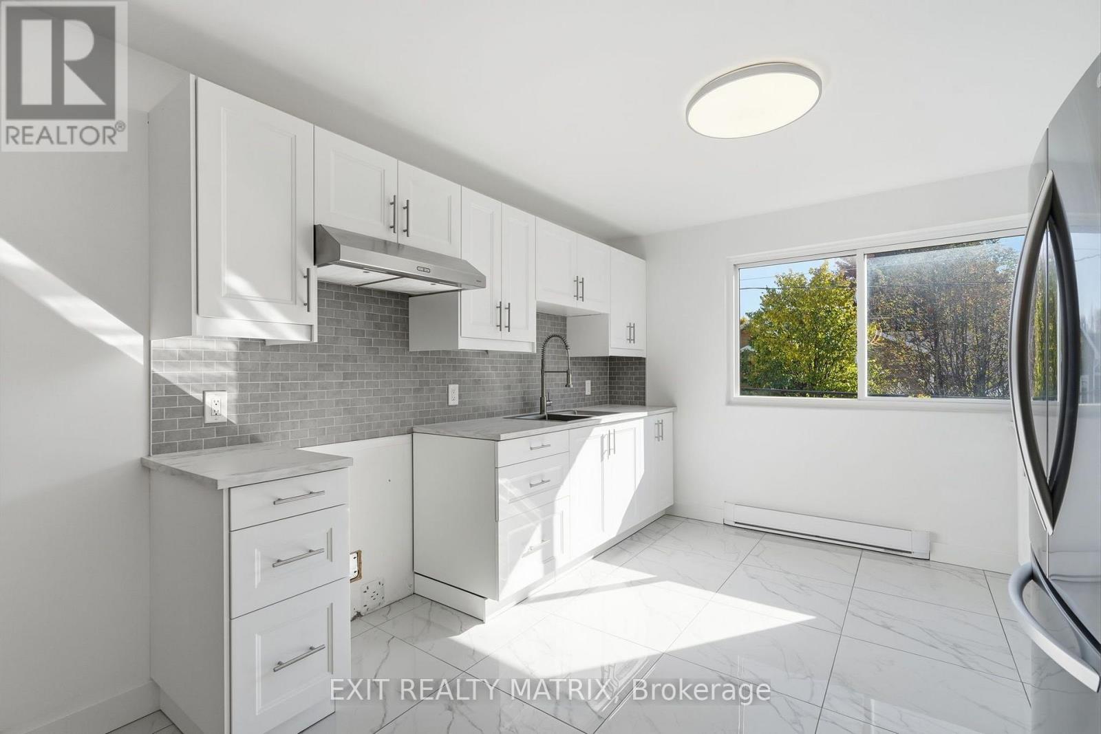 1015 Cartier Boulevard — photo 18