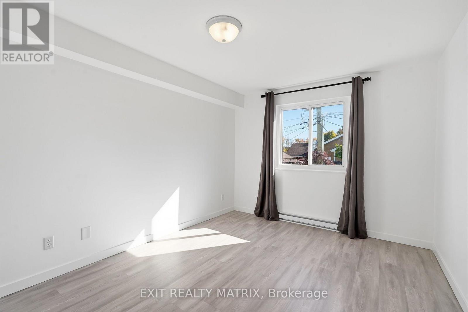 1015 Cartier Boulevard — photo 22