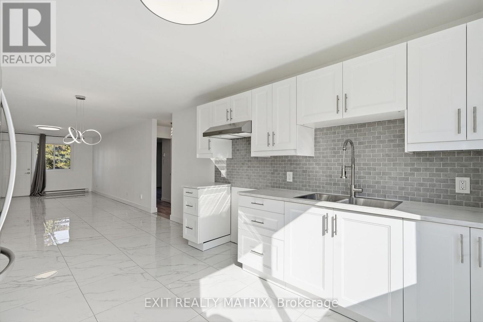 1015 Cartier Boulevard — photo 20