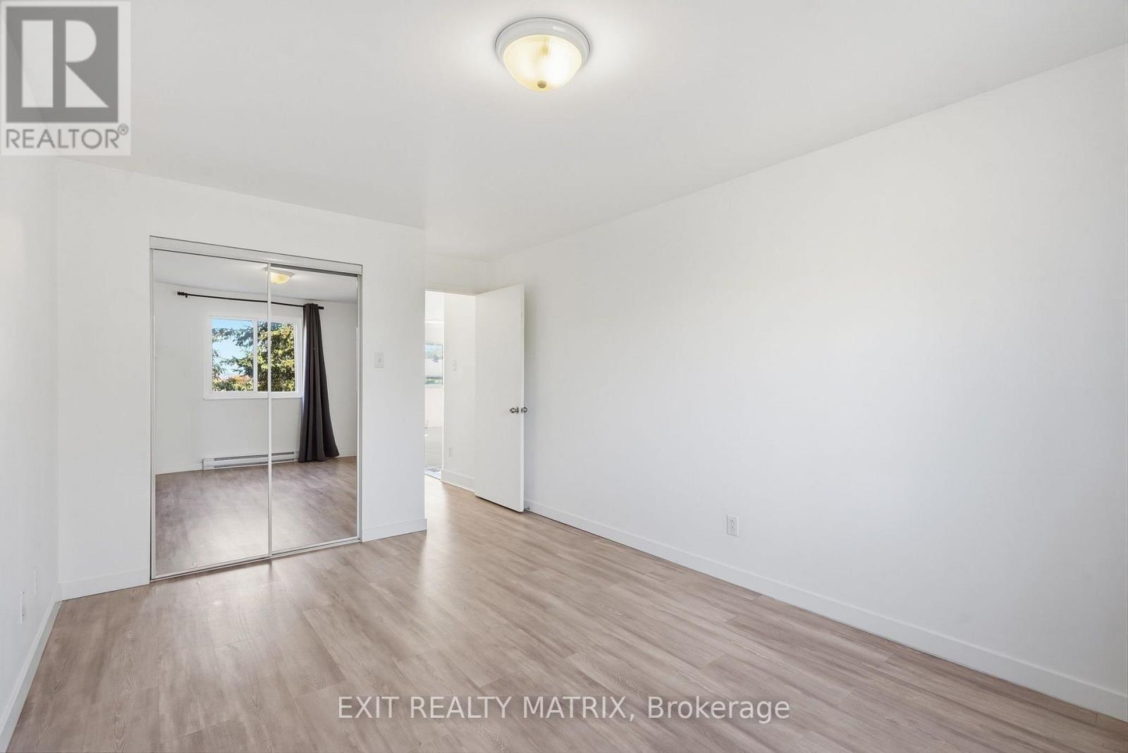 1015 Cartier Boulevard — photo 26