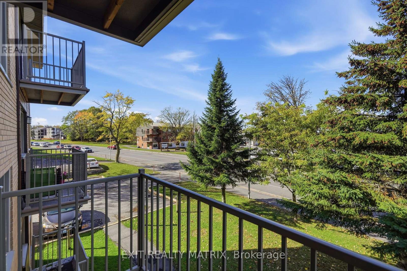 1015 Cartier Boulevard — photo 30