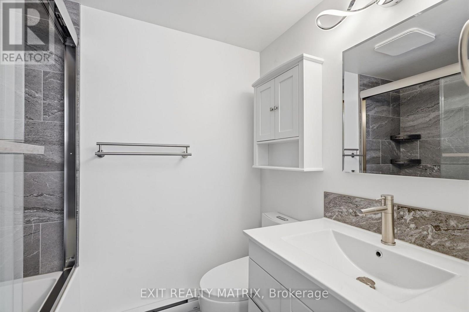 1015 Cartier Boulevard — photo 28