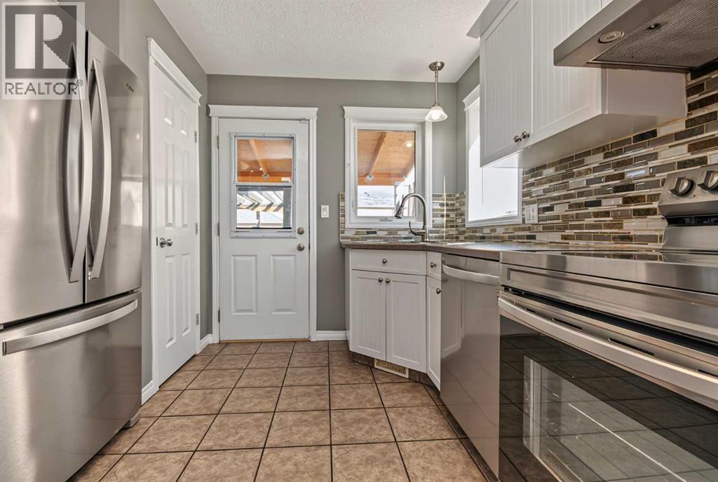 10646 Royal Oaks Drive E, photo 12 of 28