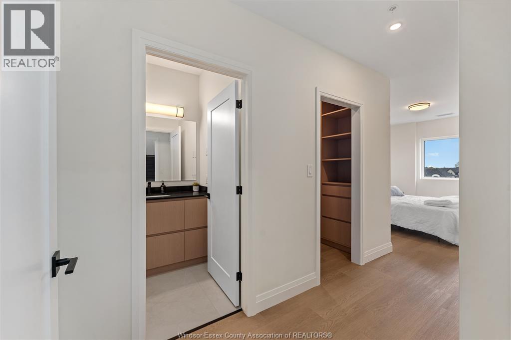#268 4400 Laurier Parkway - 16