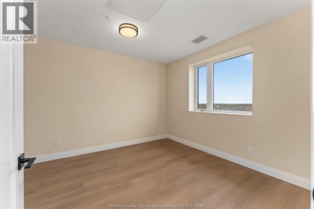 #607 4400 Laurier Parkway - 16