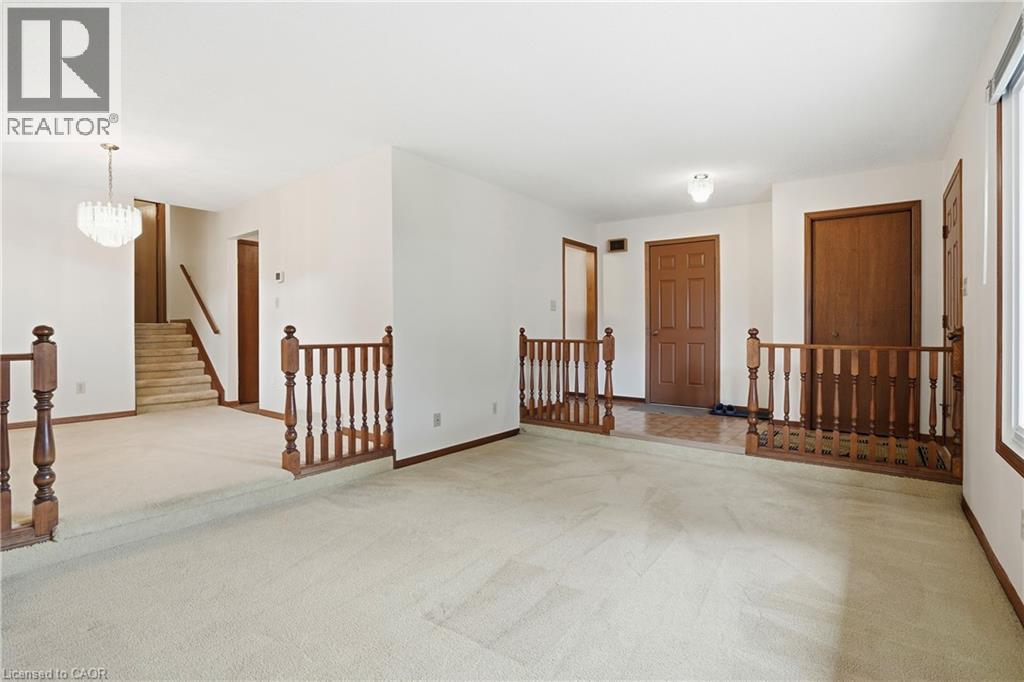 84 LARCHWOOD Circle, Welland — photo 4