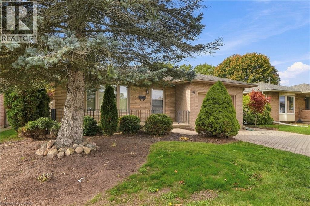 84 LARCHWOOD Circle, Welland — photo 2