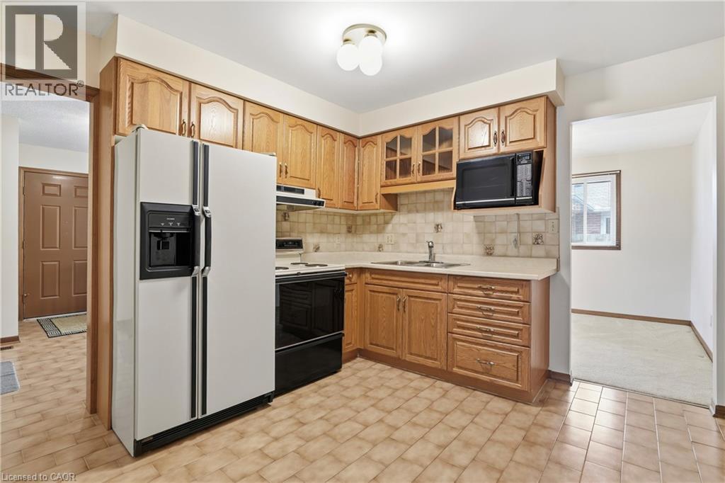 84 LARCHWOOD Circle, Welland — photo 8