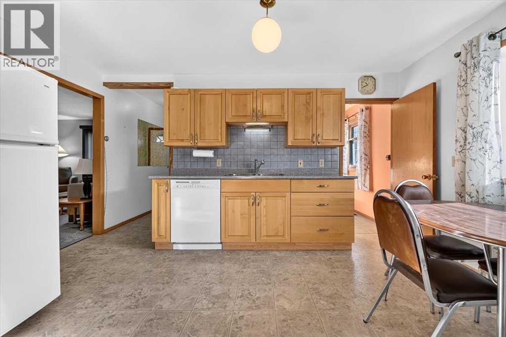 4339 70 Street NW - photo 14