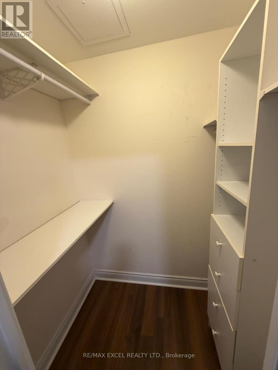 28 Ted Rogers Way — photo 10