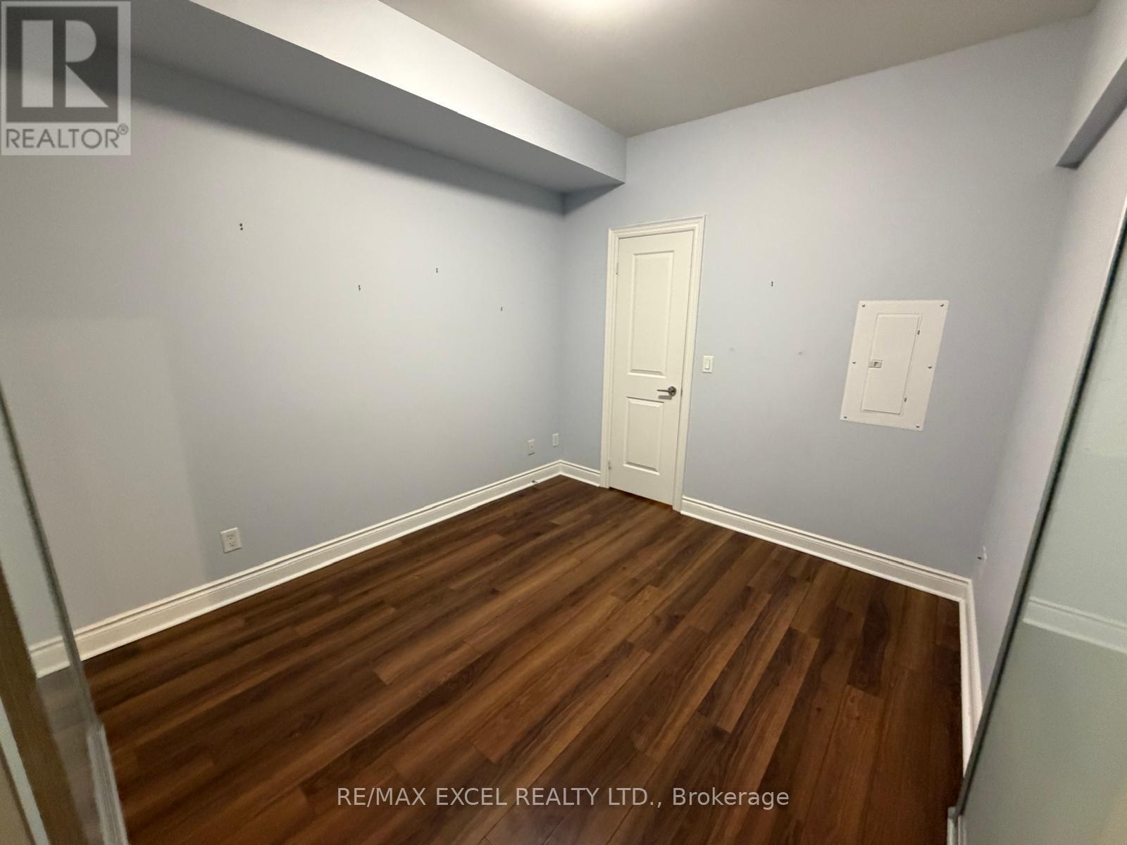28 Ted Rogers Way — photo 8