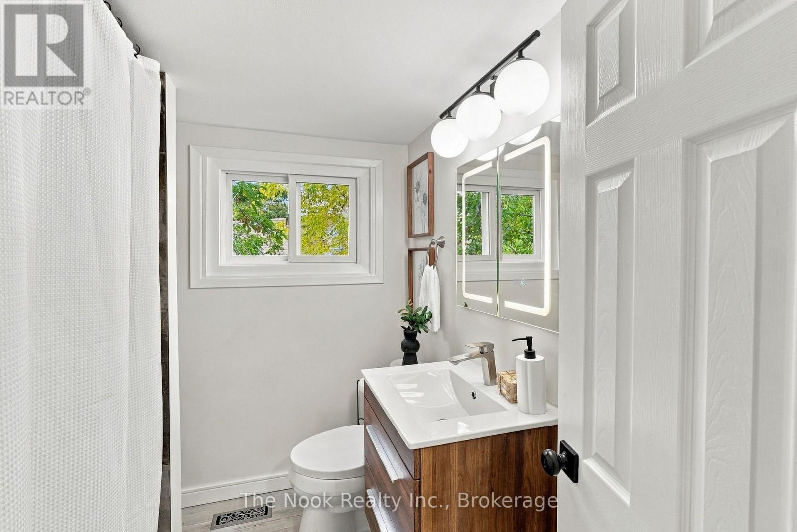 28 Purdy Street, Belleville, ON photo 32