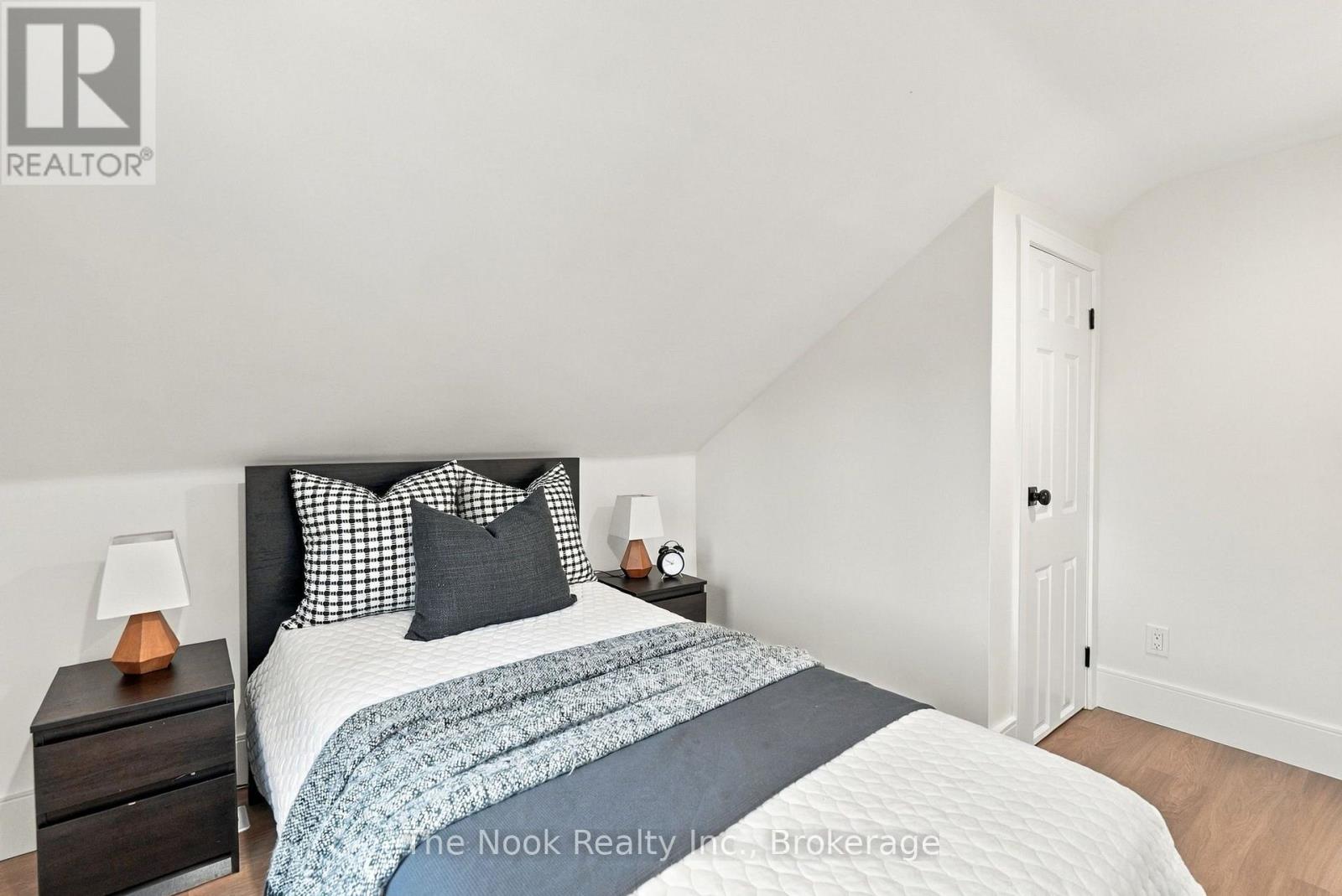 28 Purdy Street, Belleville, ON photo 37