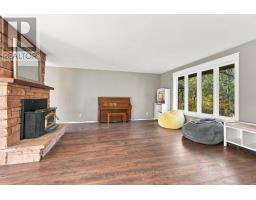 2174 Parkhill Drive, North Middlesex, ON N0M2K0 Photo 10