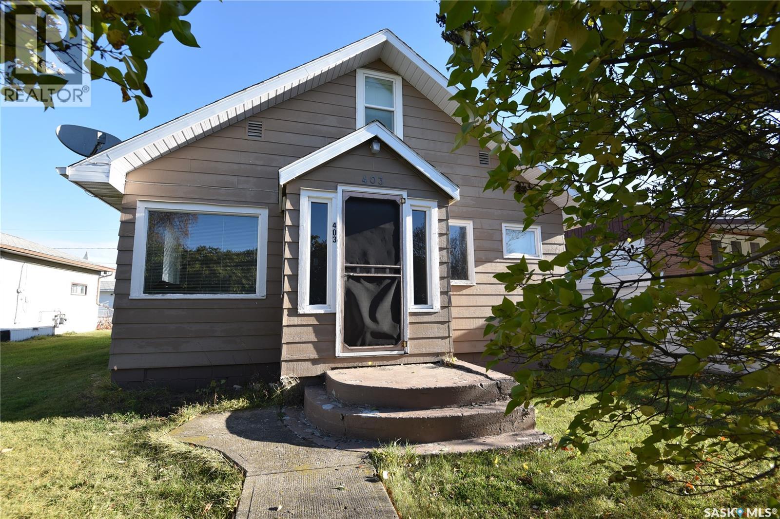 403 2nd STREET W - 2