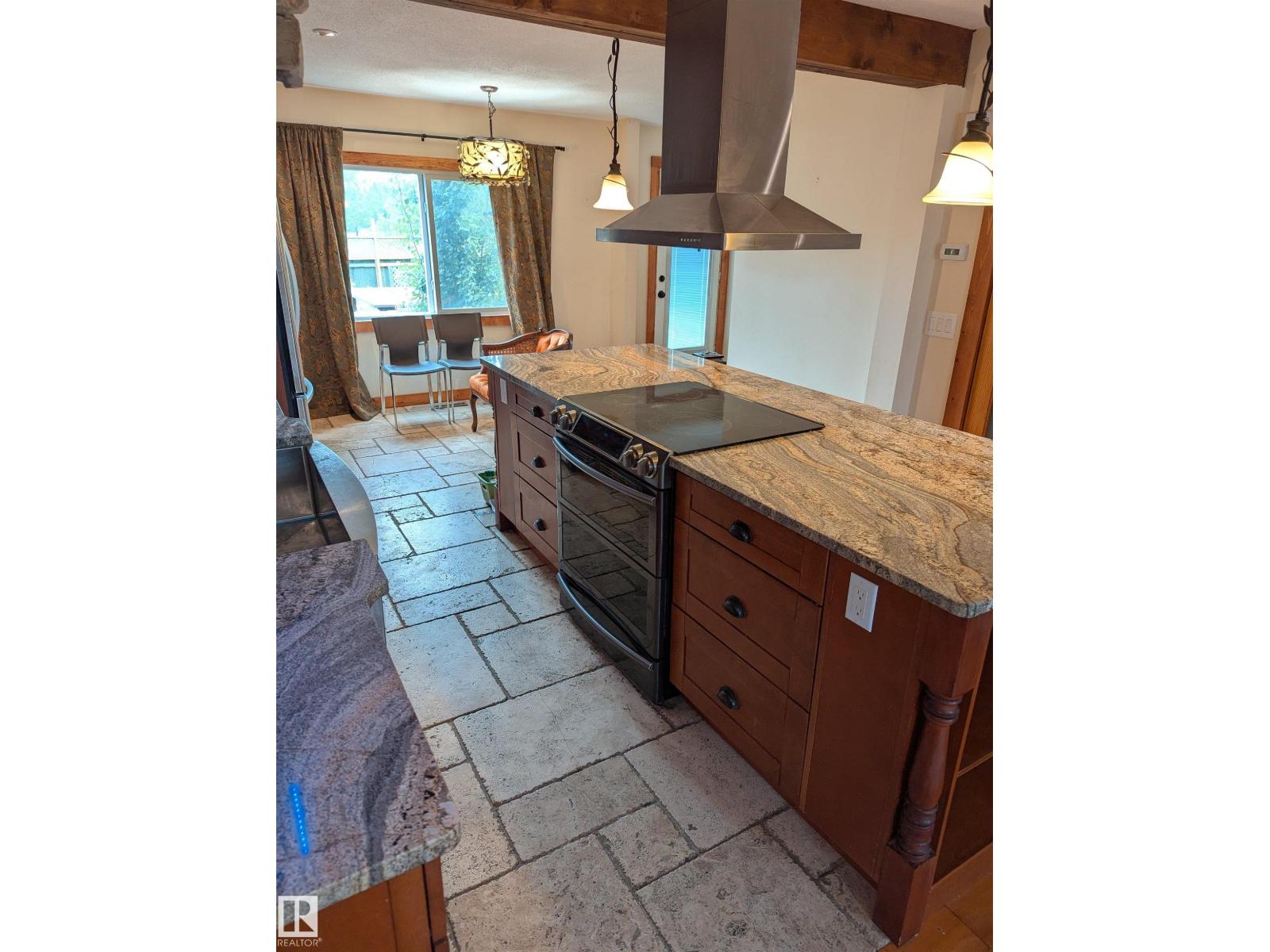 18729 95A Av NW photo 3 — MLS® E4513225