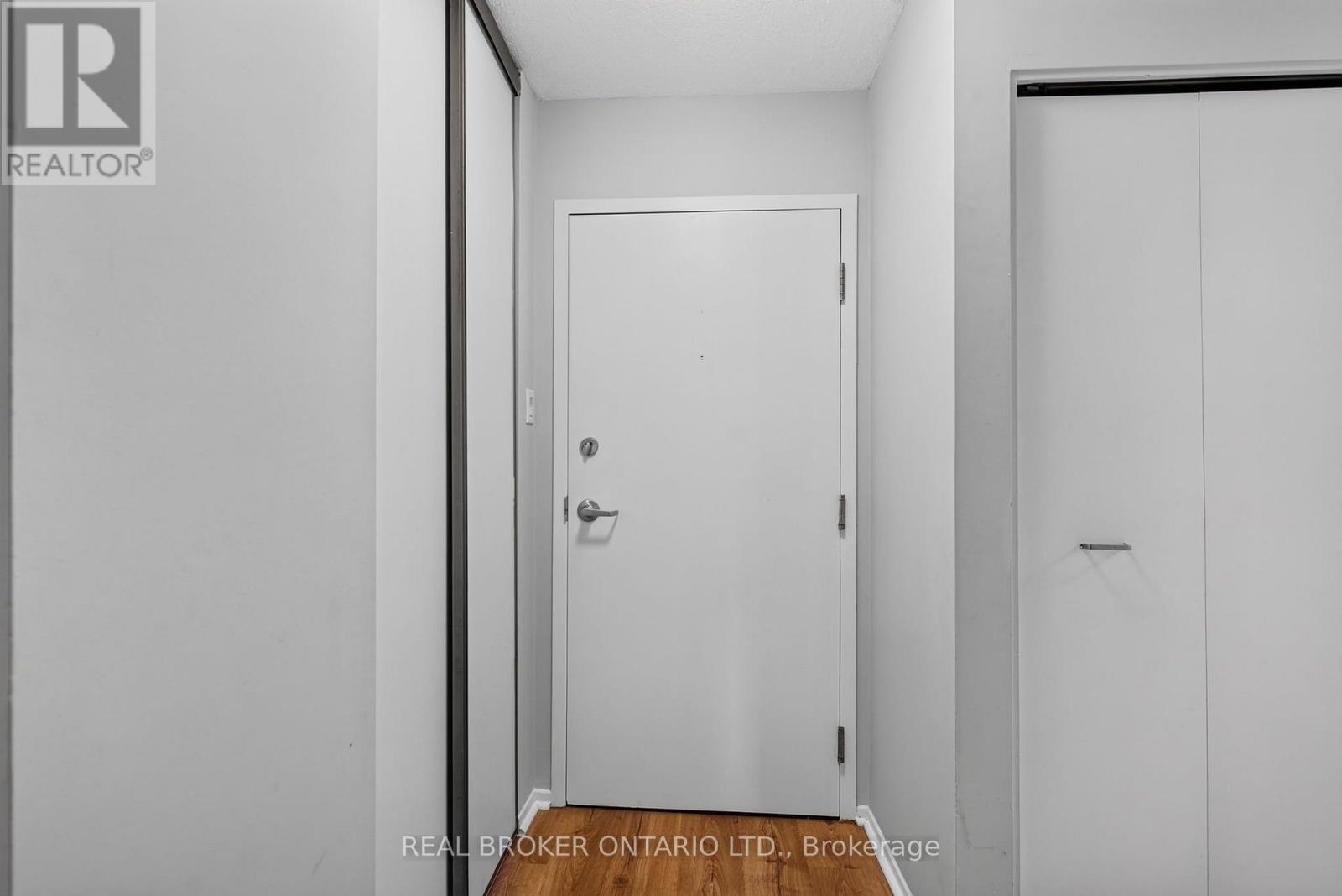 #118 216 VIEWMOUNT DRIVE - 5