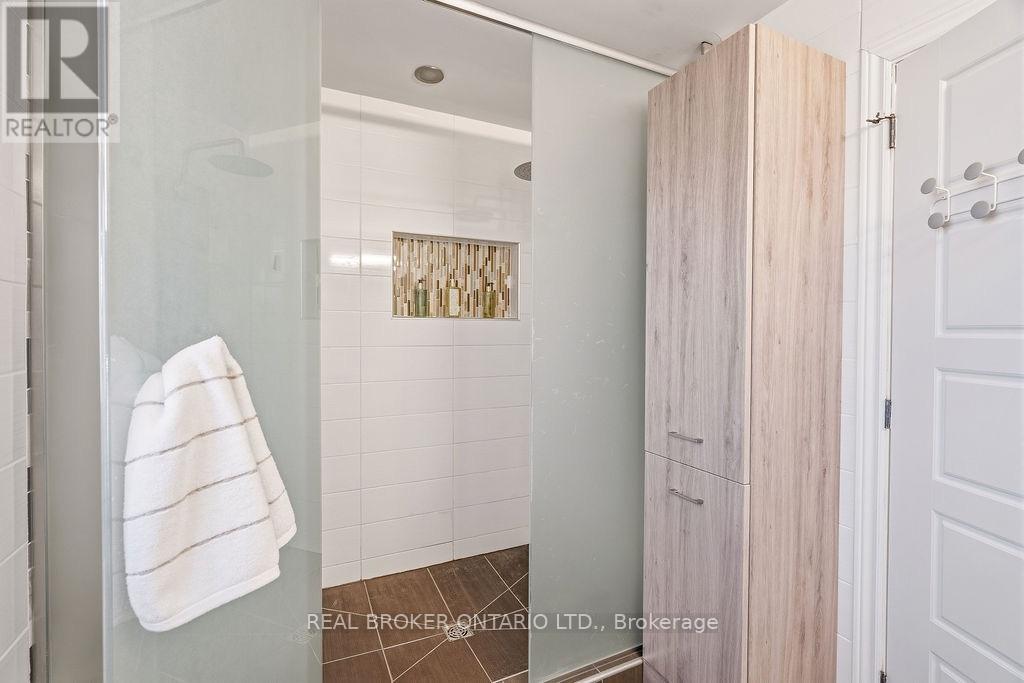 101 Queensline Drive — photo 27