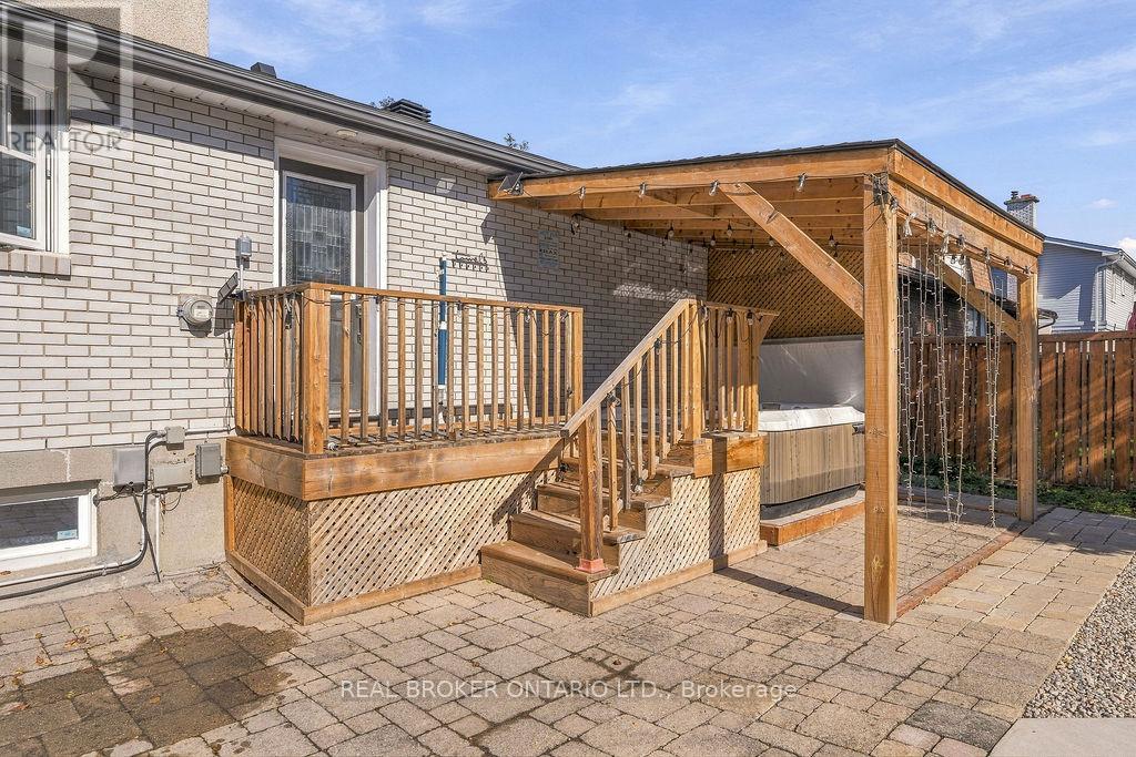 101 Queensline Drive — photo 37
