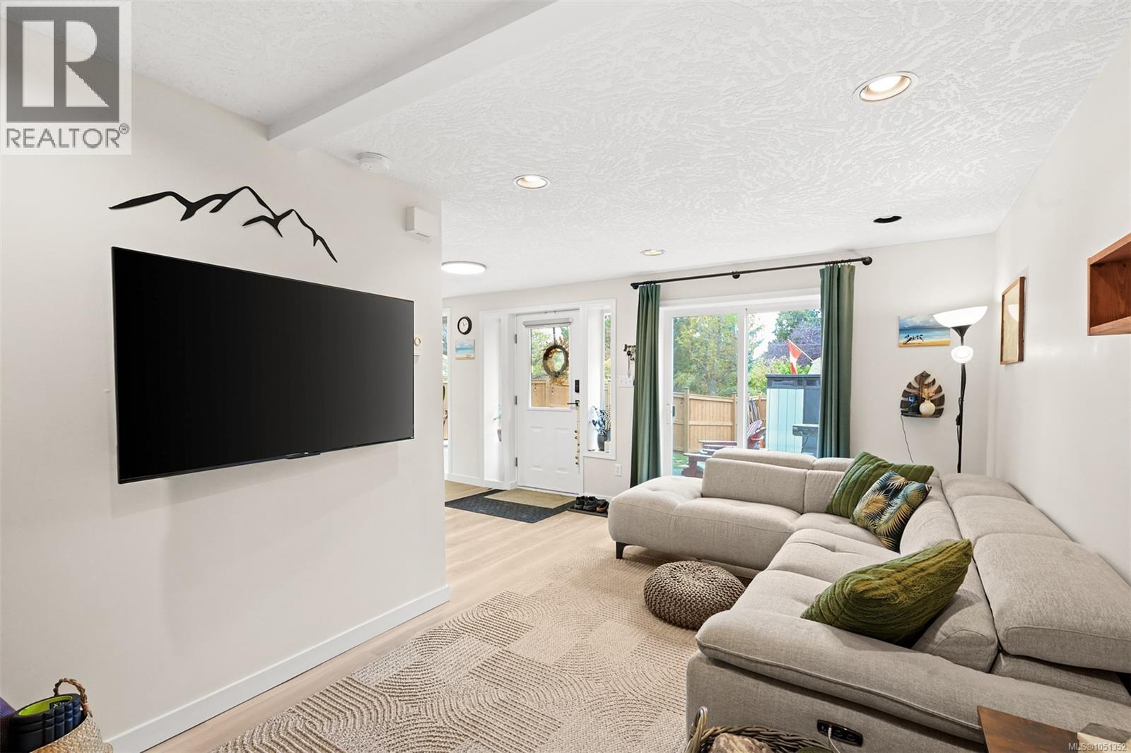  2207 Victor Street, Victoria