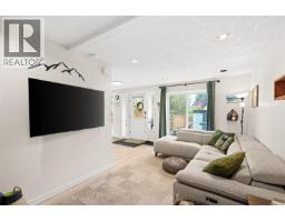 2207 Victor St, Victoria, BC V8R4C6 Photo 13