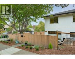 2207 Victor St, Victoria, BC V8R4C6 Photo 34