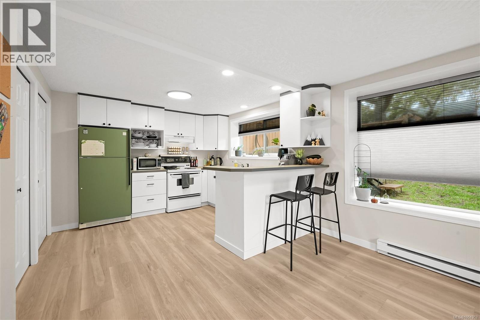  2207 Victor Street, Victoria