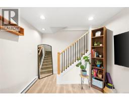 2207 Victor St, Victoria, BC V8R4C6 Photo 12