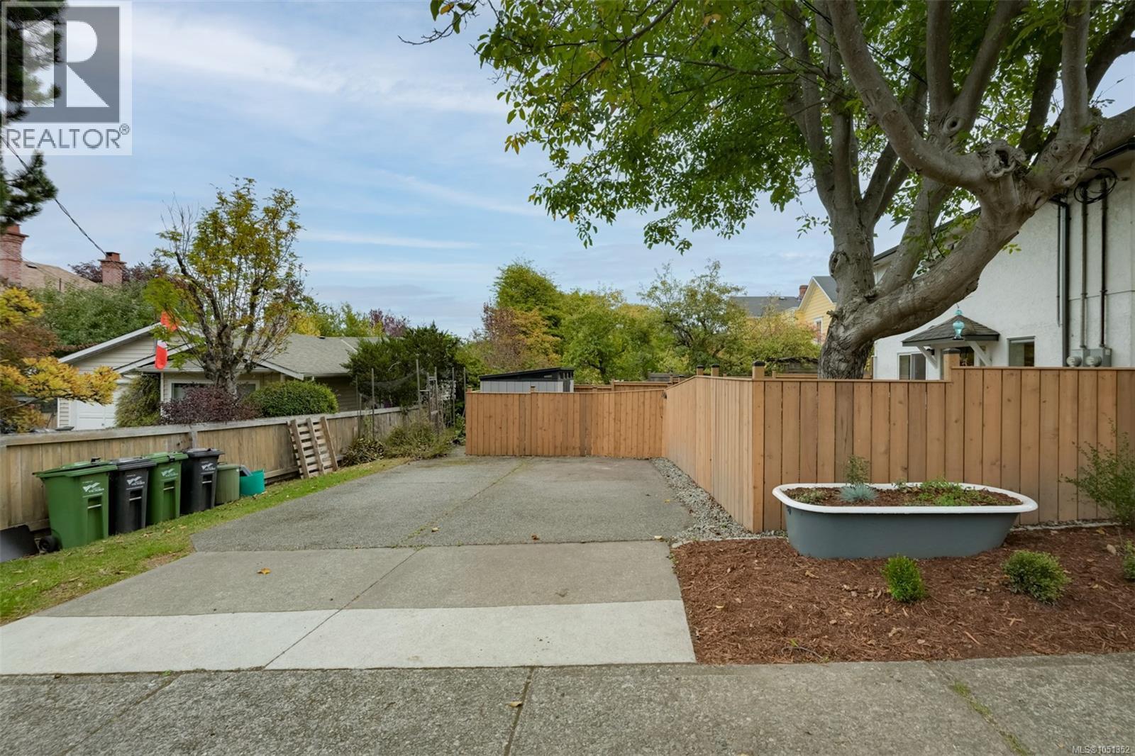  2207 Victor Street, Victoria