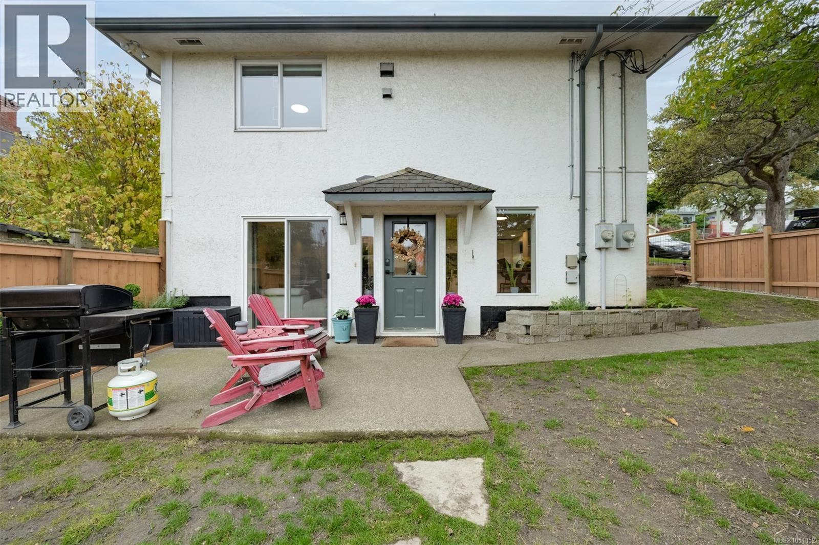  2207 Victor Street, Victoria
