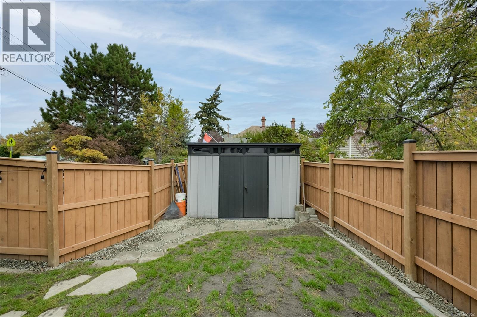  2207 Victor Street, Victoria
