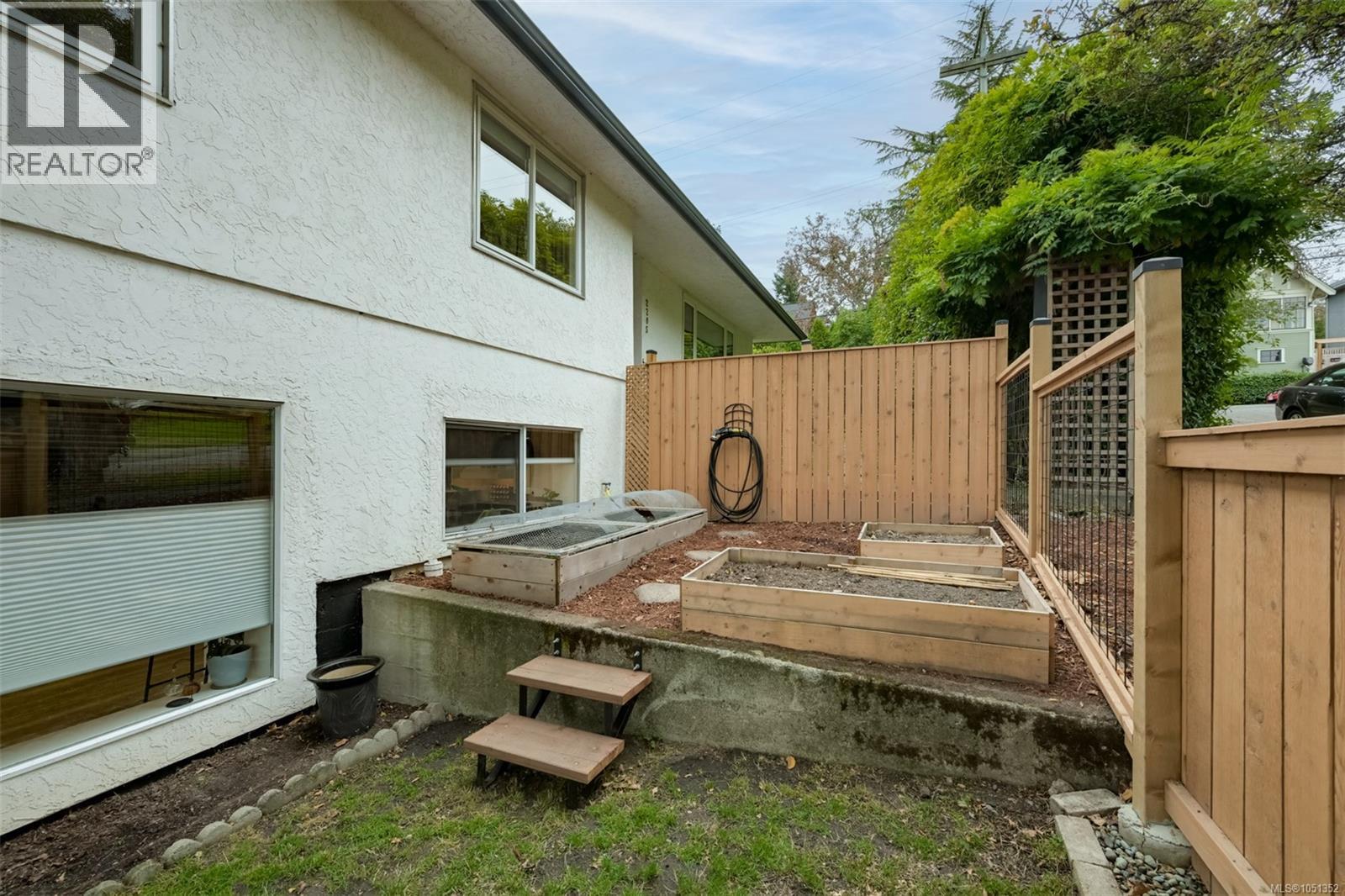 2207 Victor St - 29