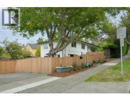 2207 Victor St, Victoria, BC V8R4C6 Photo 35