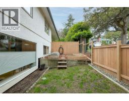 2207 Victor St, Victoria, BC V8R4C6 Photo 30