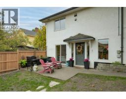 2207 Victor St, Victoria, BC V8R4C6 Photo 27