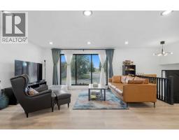 Living room - 11116 Southdale Road Sw, Calgary, AB T2W0X4 Photo 10