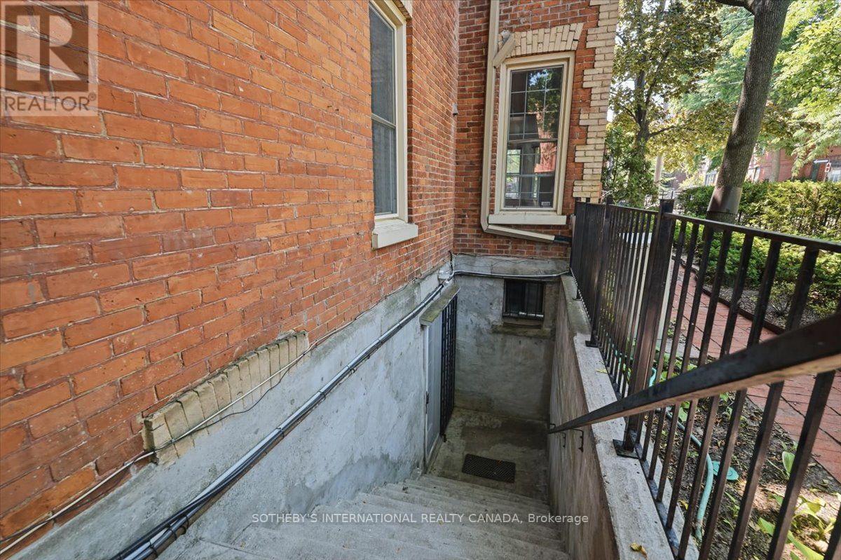 LOWER UNIT - 33 ROSE AVENUE, Toronto (Cabbagetown-South St. James Town) — photo 2