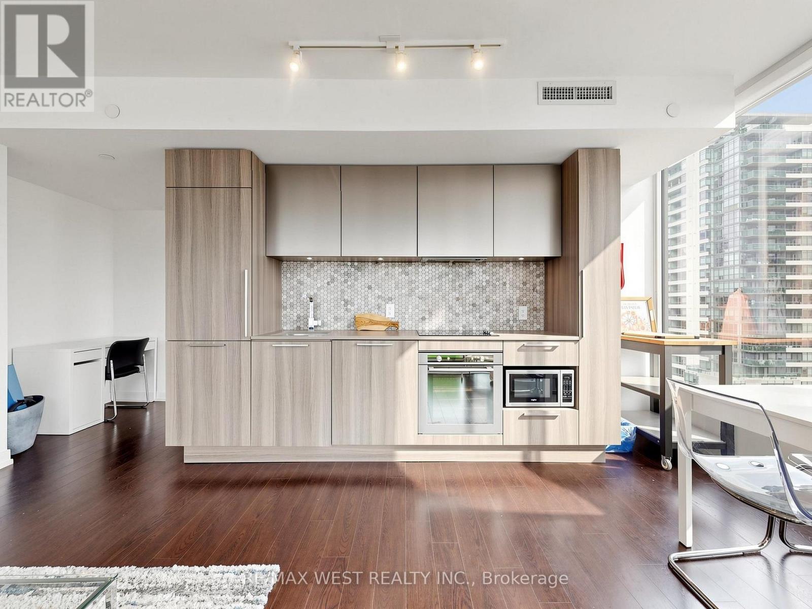85 Wood Street — photo 15