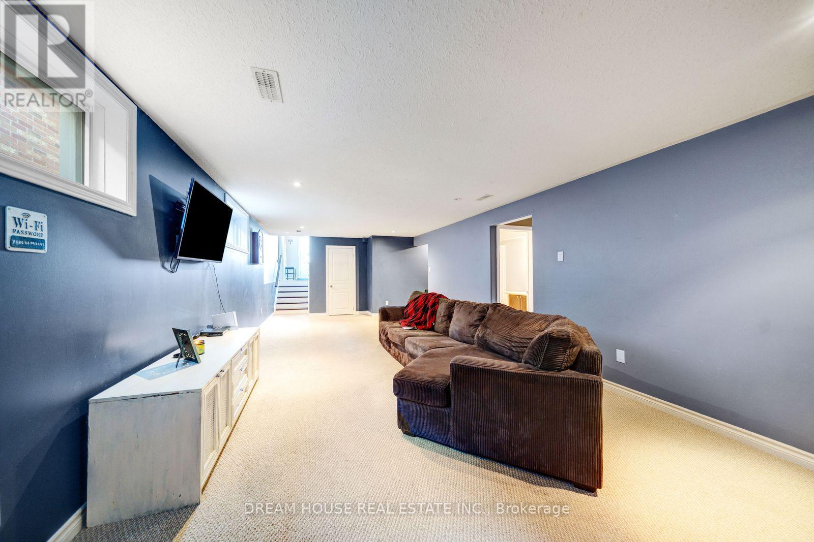 186 FENNING DRIVE - 22