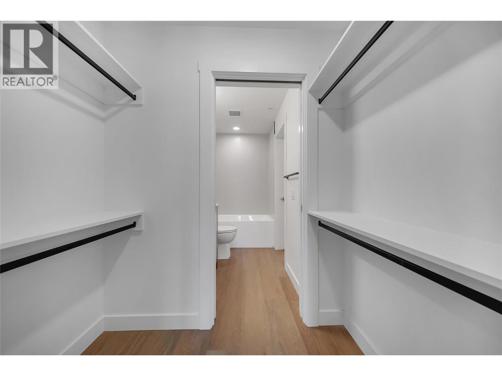 #512 647 Clement Avenue - 15